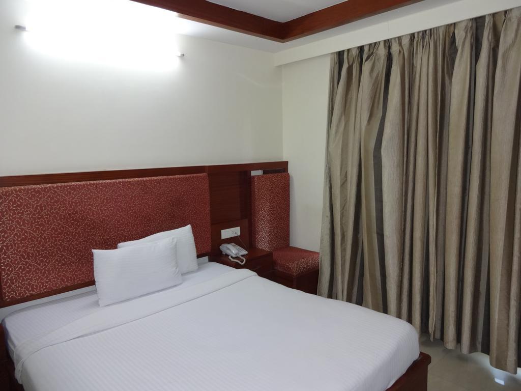 La Hospin Hotel Rājahmundry Oda fotoğraf