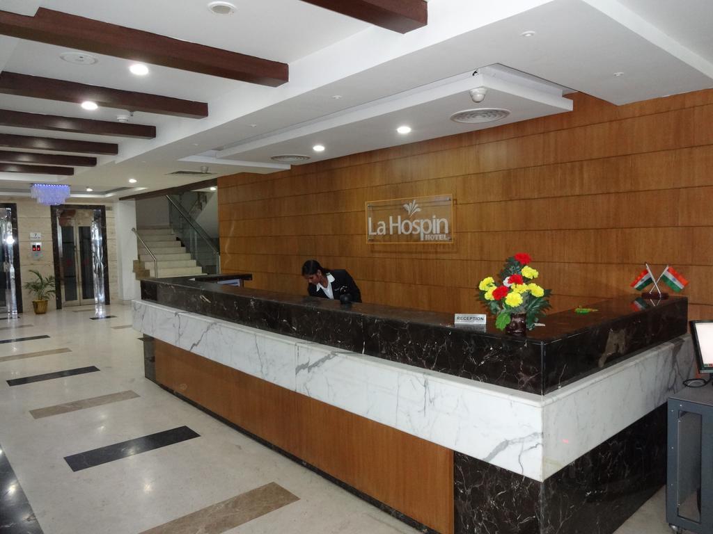 La Hospin Hotel Rājahmundry Oda fotoğraf