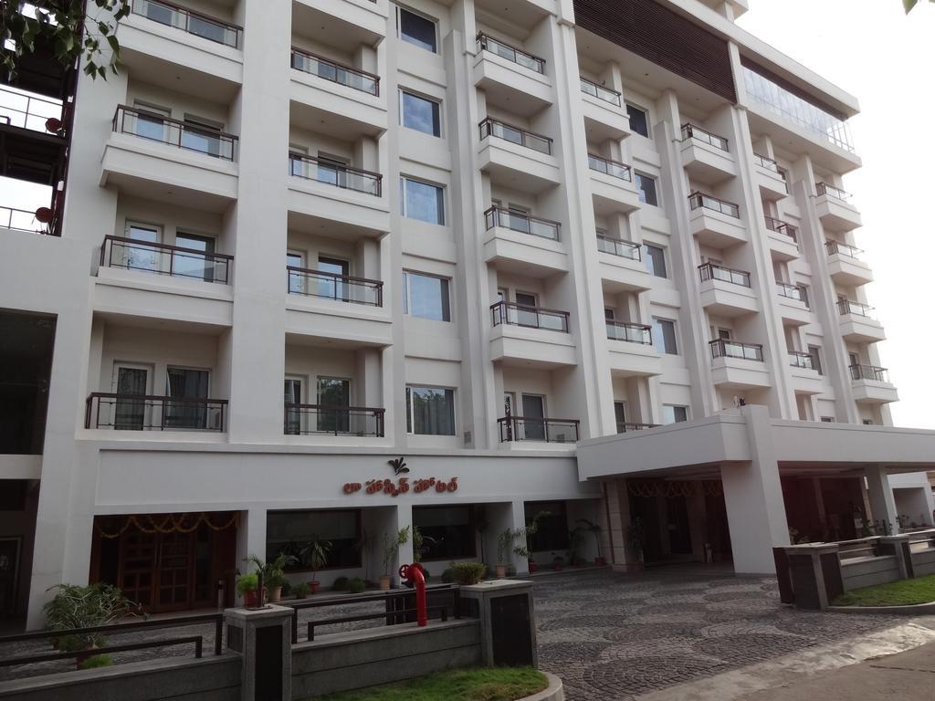 La Hospin Hotel Rājahmundry Oda fotoğraf