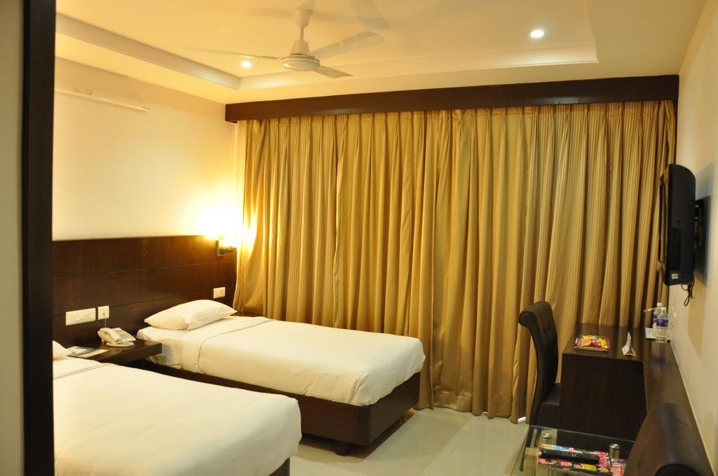 La Hospin Hotel Rājahmundry Oda fotoğraf