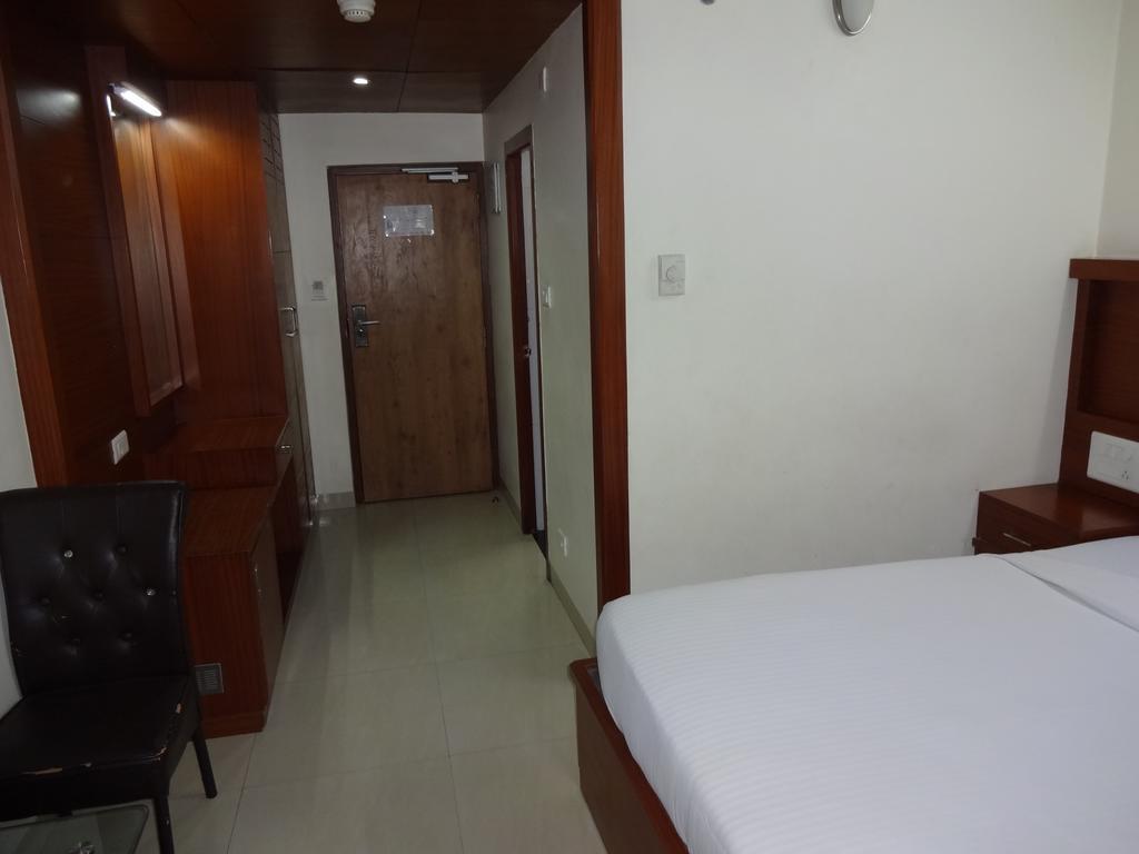 La Hospin Hotel Rājahmundry Oda fotoğraf