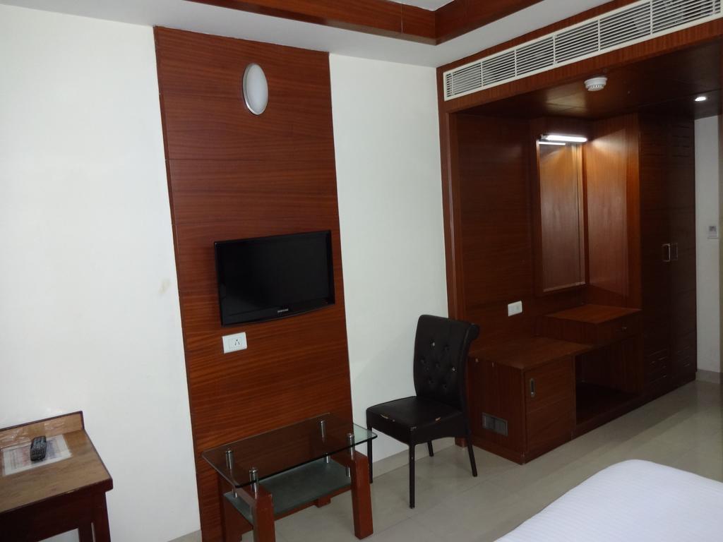 La Hospin Hotel Rājahmundry Oda fotoğraf